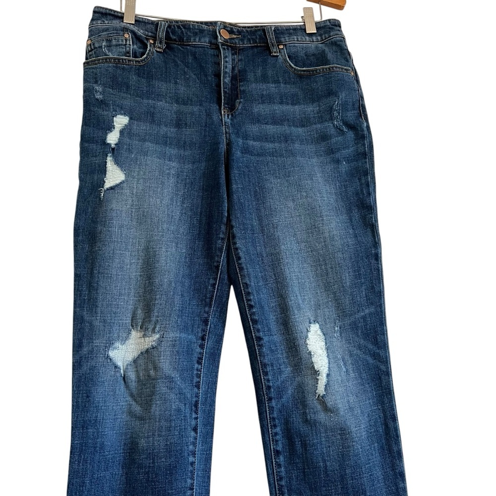 Chico’s Platinum Skimmer Distressed Blue Jeans - Picture 4 of 6
